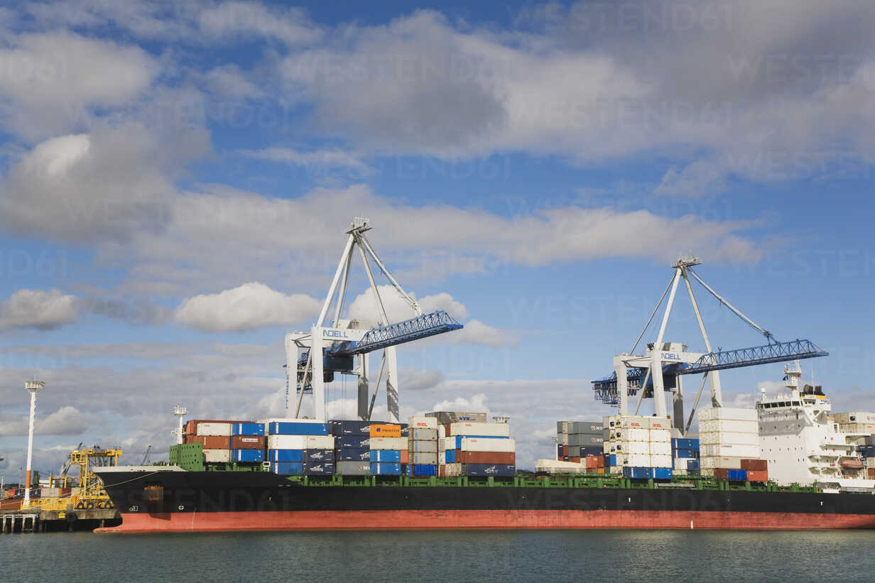 cargo ship travel to new zealand