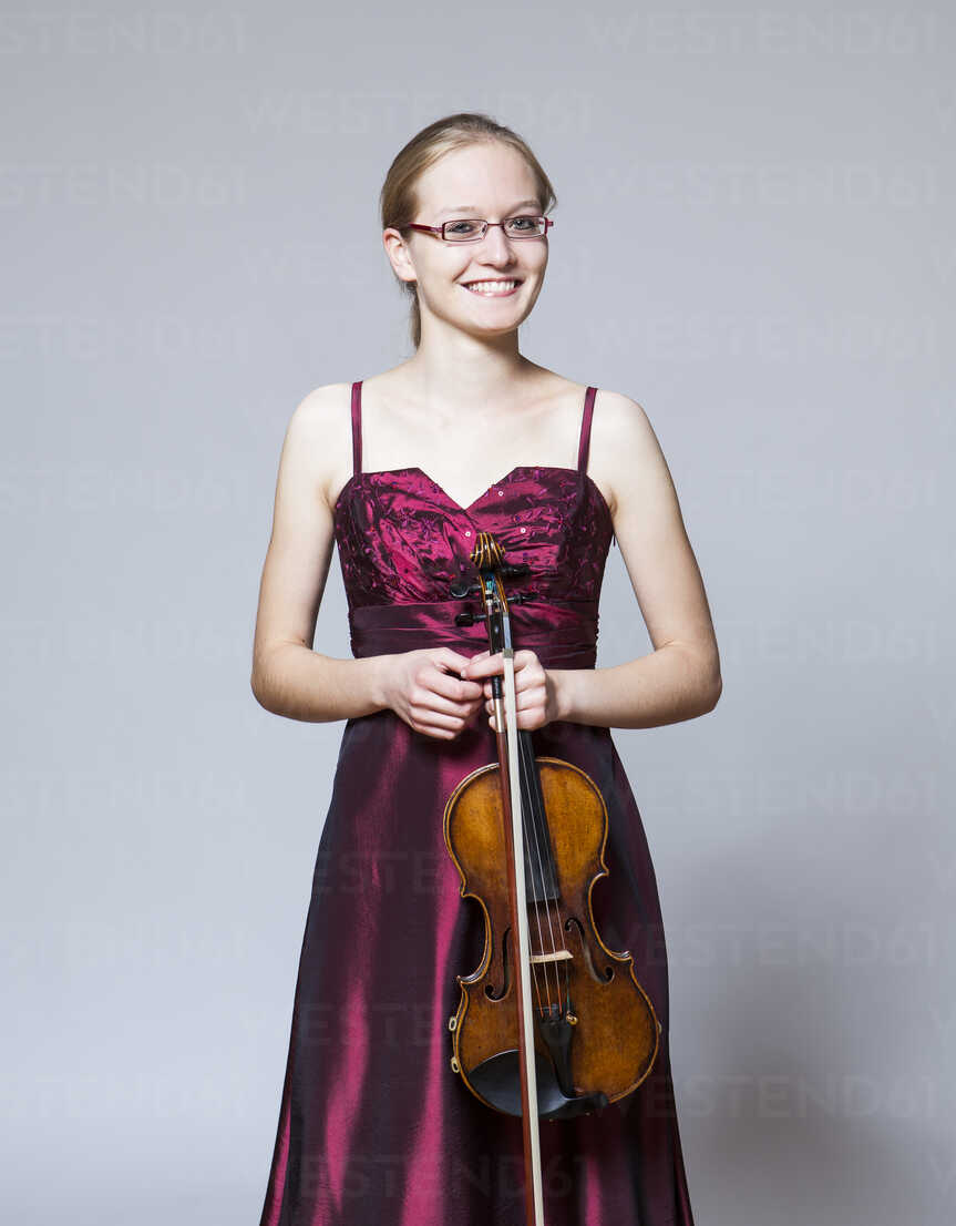 Teenage Girl Holding Violin Close Up Disf000001