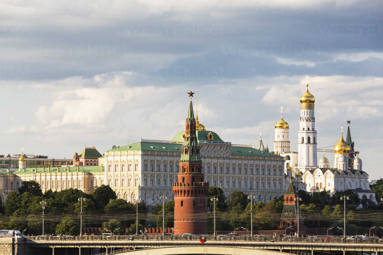 Russia Moscow Kremlin Wall With Towers And Cathedrals Fof Fotofeeling Westend61