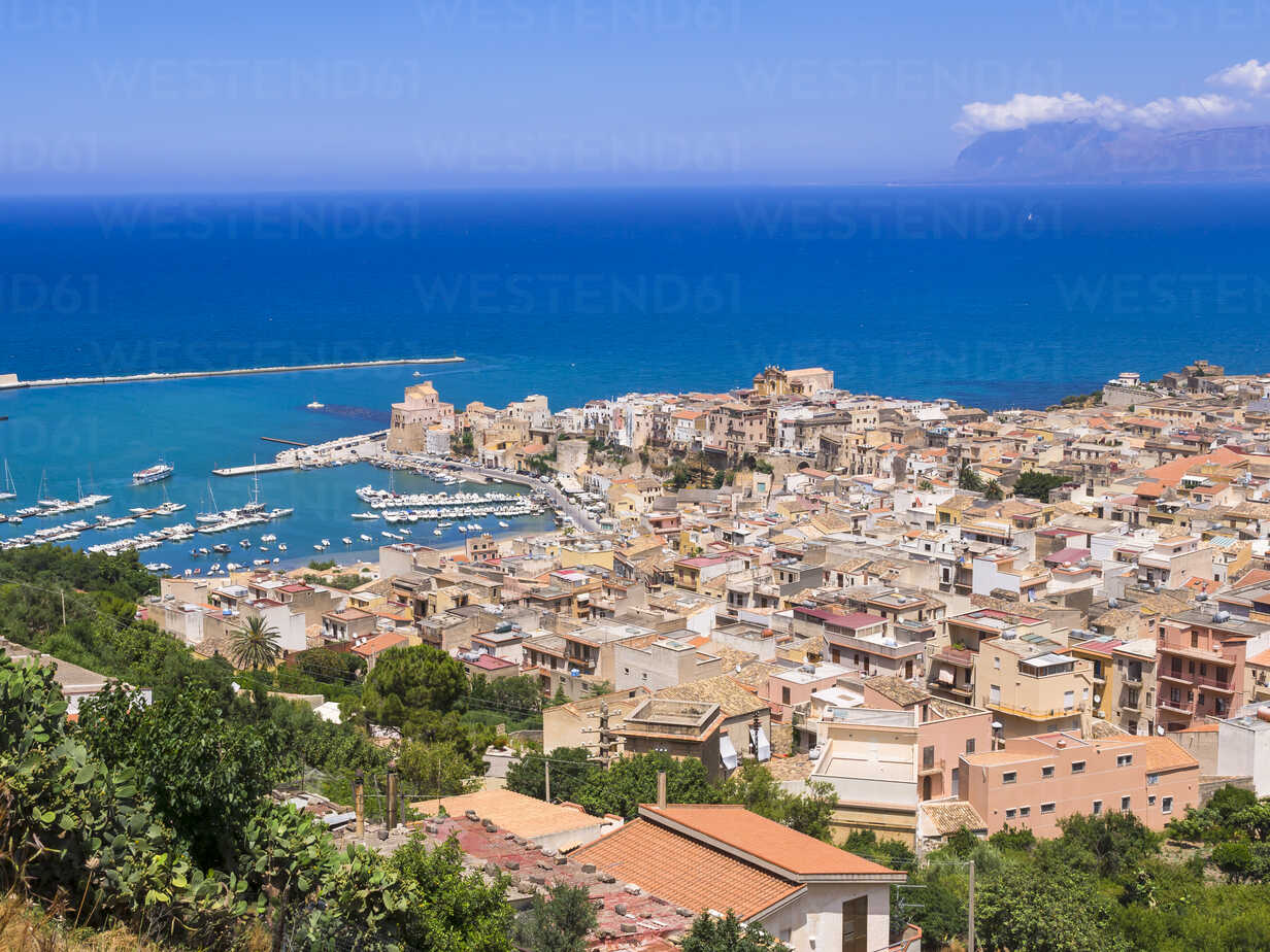 Italy Sicily Townscape Of Castellammare Del Golfo With Fort And Harbor Amf Martin Moxter Westend61