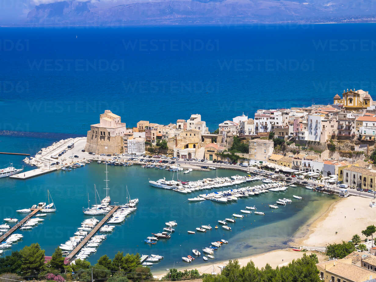 Italy Sicily Townscape Of Castellammare Del Golfo With Fort And Harbor Amf Martin Moxter Westend61