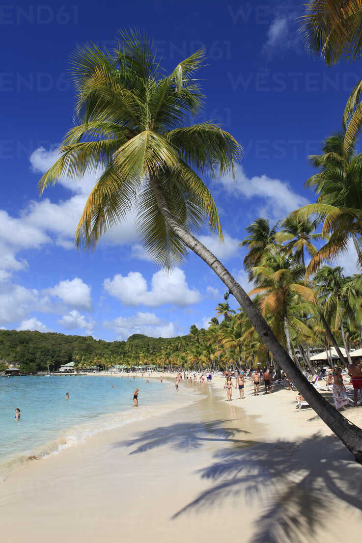 Karibik Guadeloupe Grande Terre Touristen Am Strand Bei Sainte Anne Stockfoto