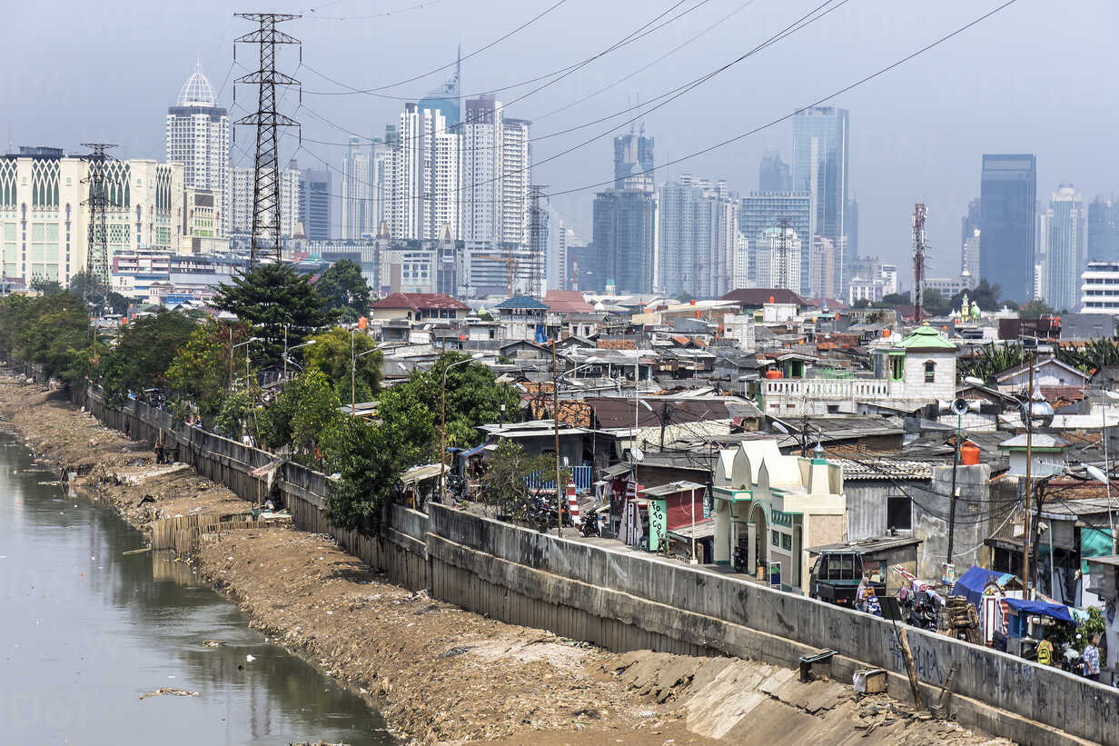 Indonesia, Jakarta, Cityview, slum with sewer - WE000366 - WeEmm/Westend61