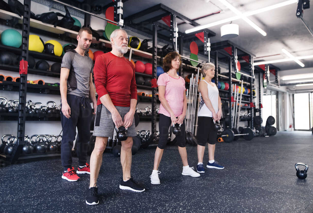 Group Of Fit Seniors With Personal Trainer In Gym Hapf014 Halfpoint Westend61