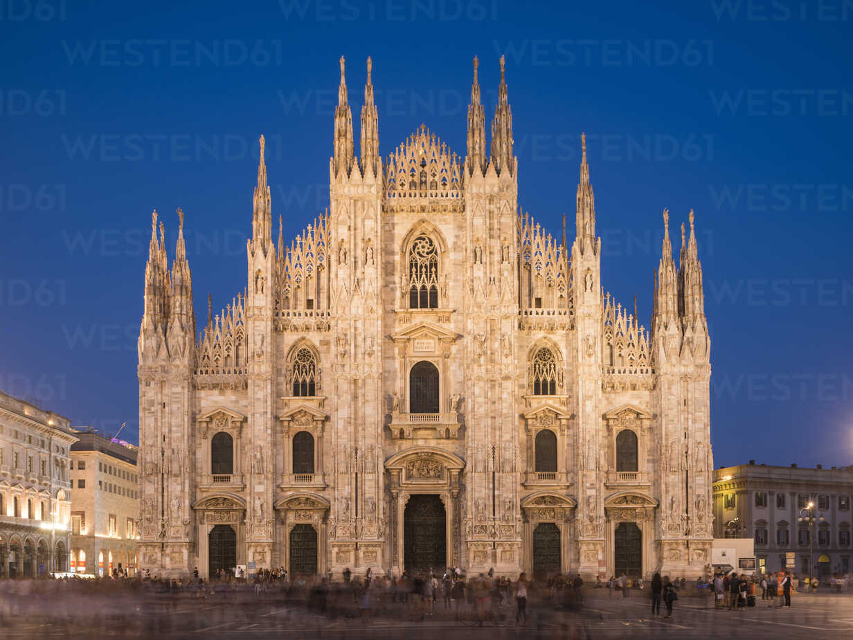 Milan Cathedral Piazza Duomo At Night Milan Lombardy Italy Cuf Ben Pipe Photography Westend61