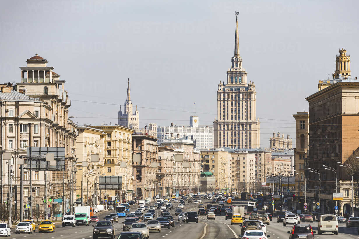 Russia Moscow View Of Kutuzovsky Avenue With Hotel Ukraina Stockphoto