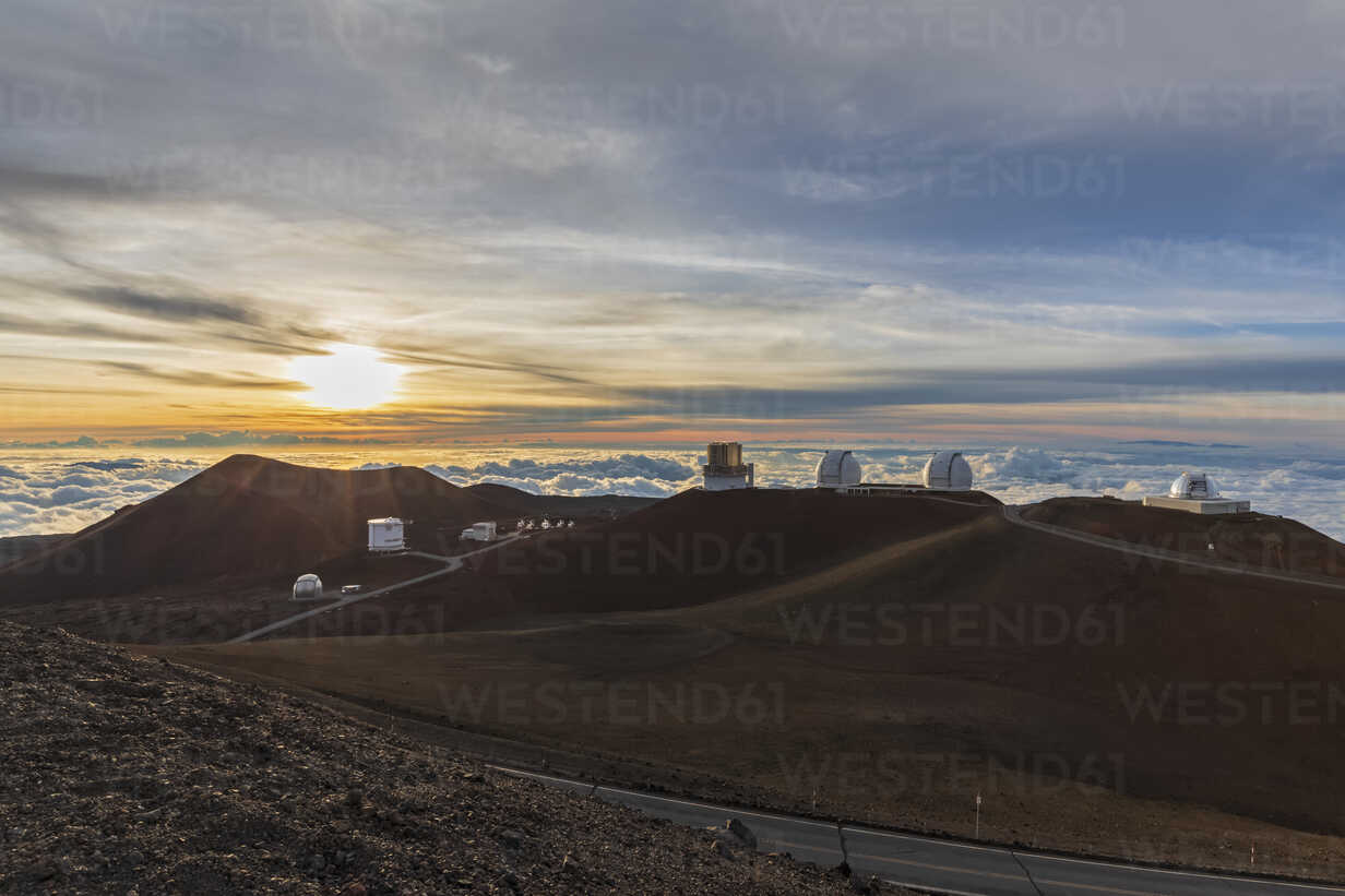 Sunrise-illuminated Subaru Telescope and Mauna Kea's shadow | NAOJ:  National Astronomical Observatory of Japan - English