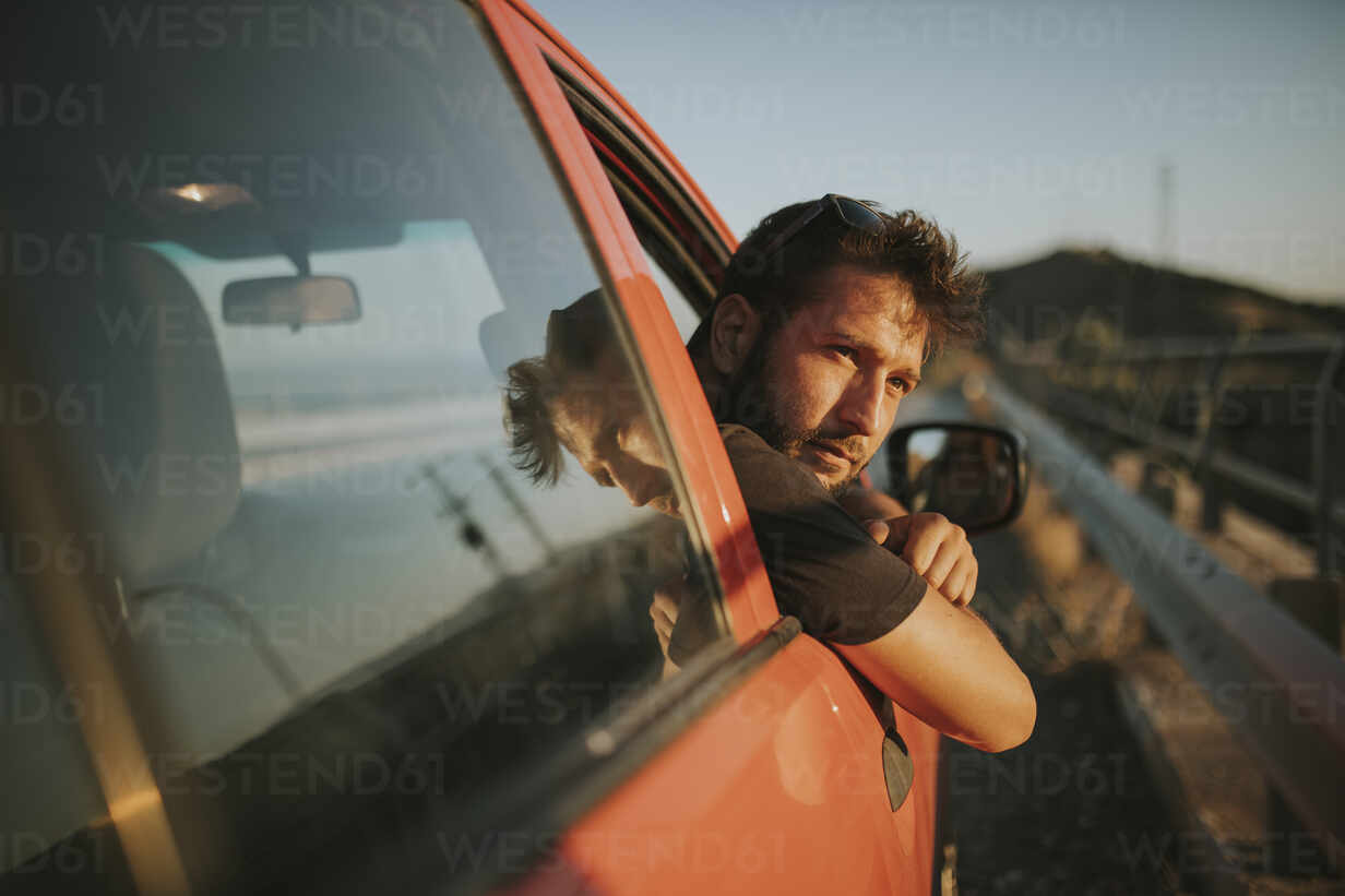 Man On A Road Trip Looking Out Of Car Window Dmgf David Molina Grande Westend61