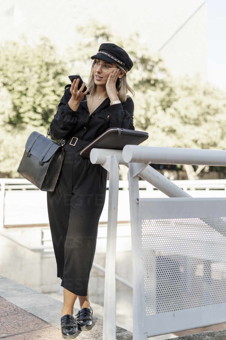 casual business woman hat