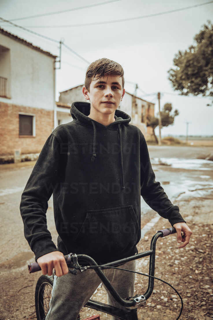 carrera bike teenager